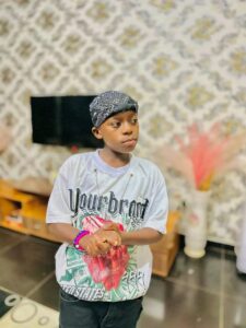 Ajuh Guffi – Ndani